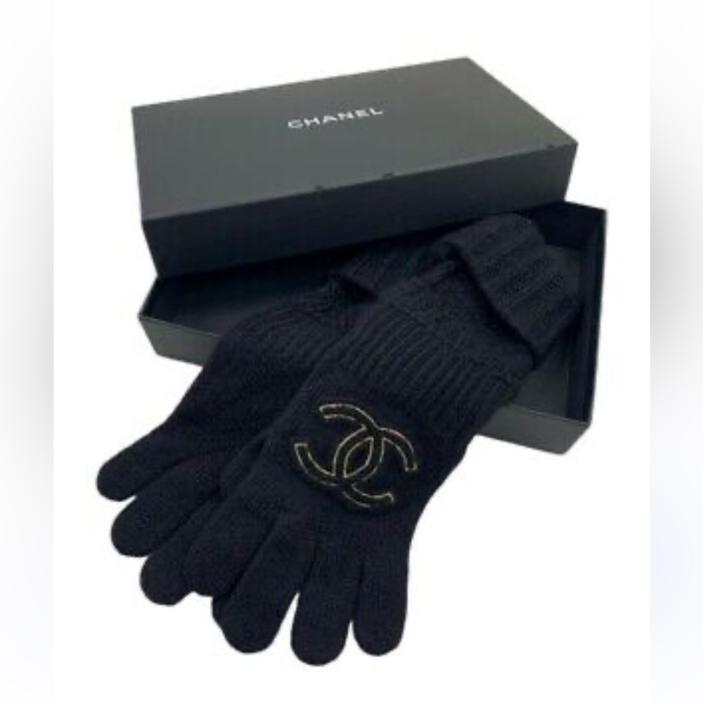 Authentic Chanel cashmere gloves !! One size! NWT